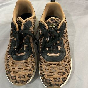 Sketcher Leopard Size 7.5.